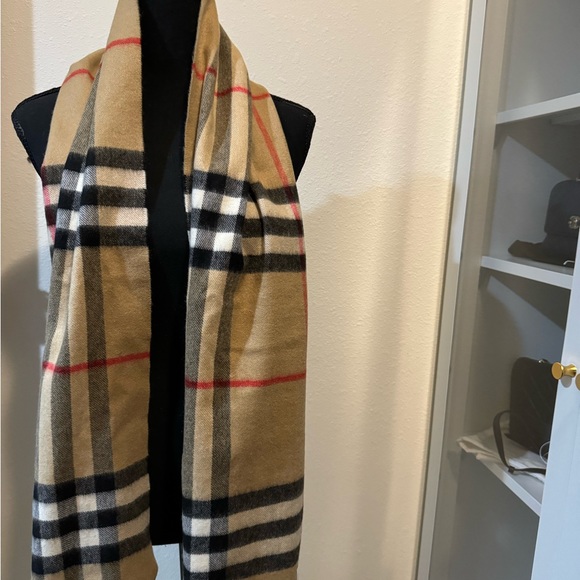 Burberry Cashmere Scarf - Picture 5 of 5